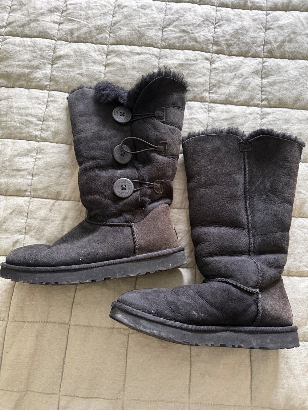 UGG Bailey Button Triplet Black Sheepskin Winter Boots Size 7